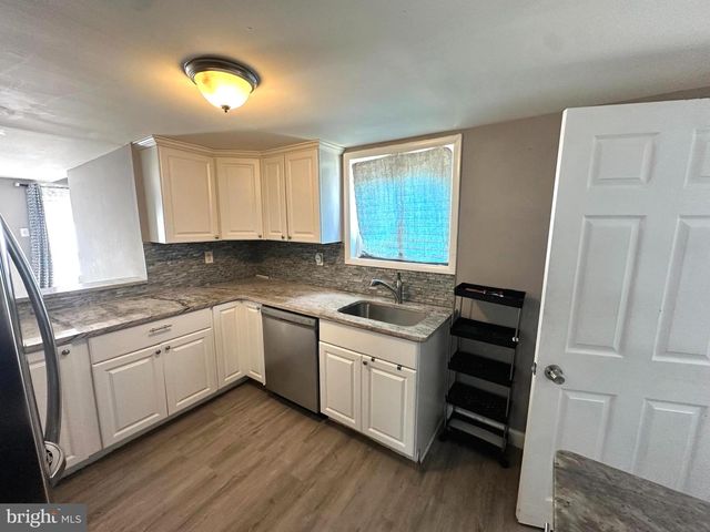 16 TYRONE AVE, New Castle, DE 19720
