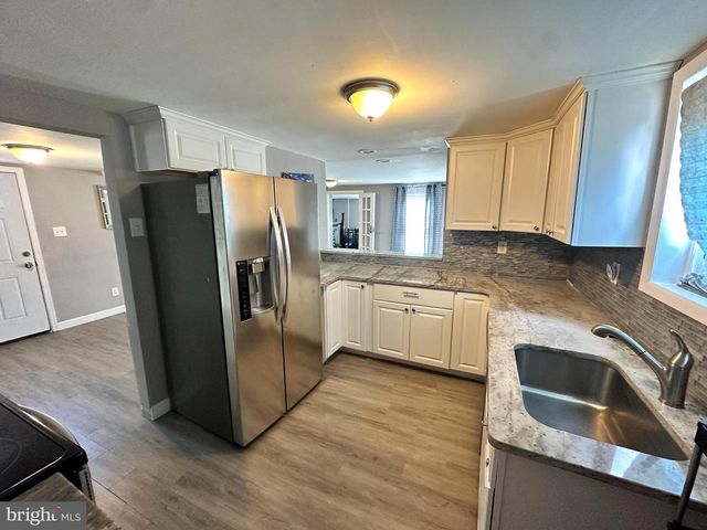 16 TYRONE AVE, New Castle, DE 19720