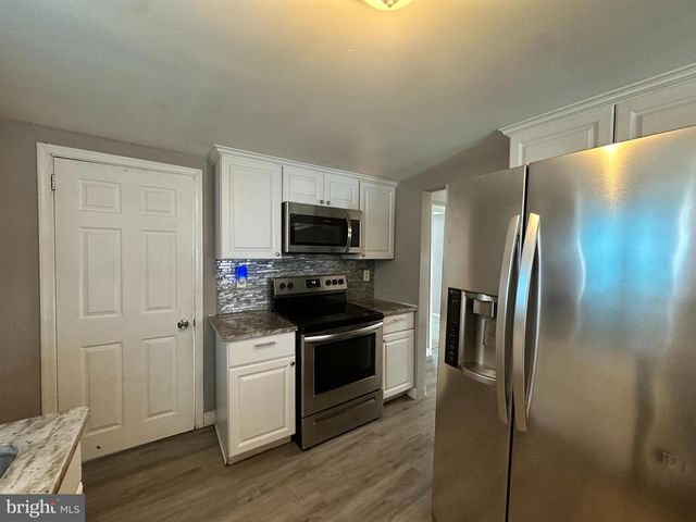 16 TYRONE AVE, New Castle, DE 19720