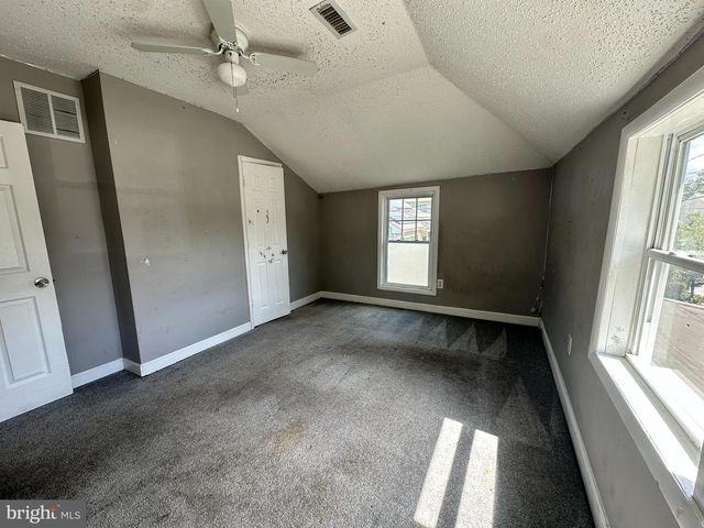 16 TYRONE AVE, New Castle, DE 19720