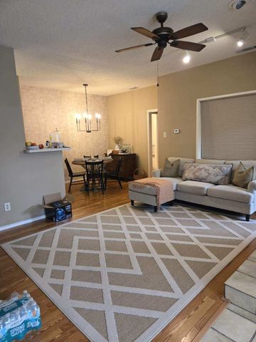 2100 Randy Snow Road 404, Arlington, TX 76011