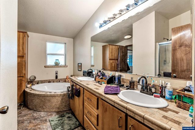 35377 Ede Rd, Lebanon, OR 97355