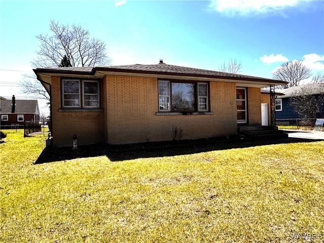 24 Greenwood Circle, North Tonawanda, NY 14120