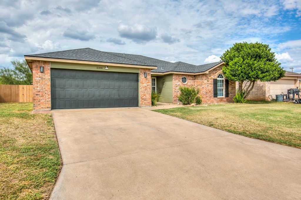 Image 3 of property listing at 2306 1st Atlas Street, San Angelo, TX 76905