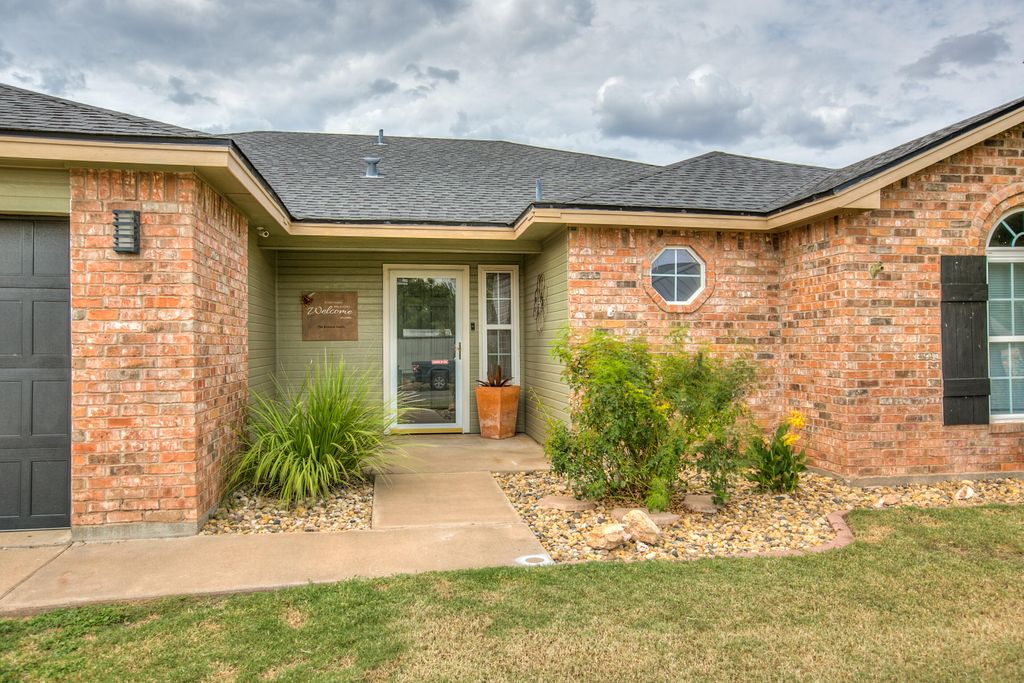 Image 5 of property listing at 2306 1st Atlas Street, San Angelo, TX 76905