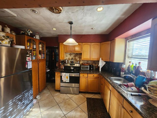 6651 Allen Street, Hollywood, FL 33024