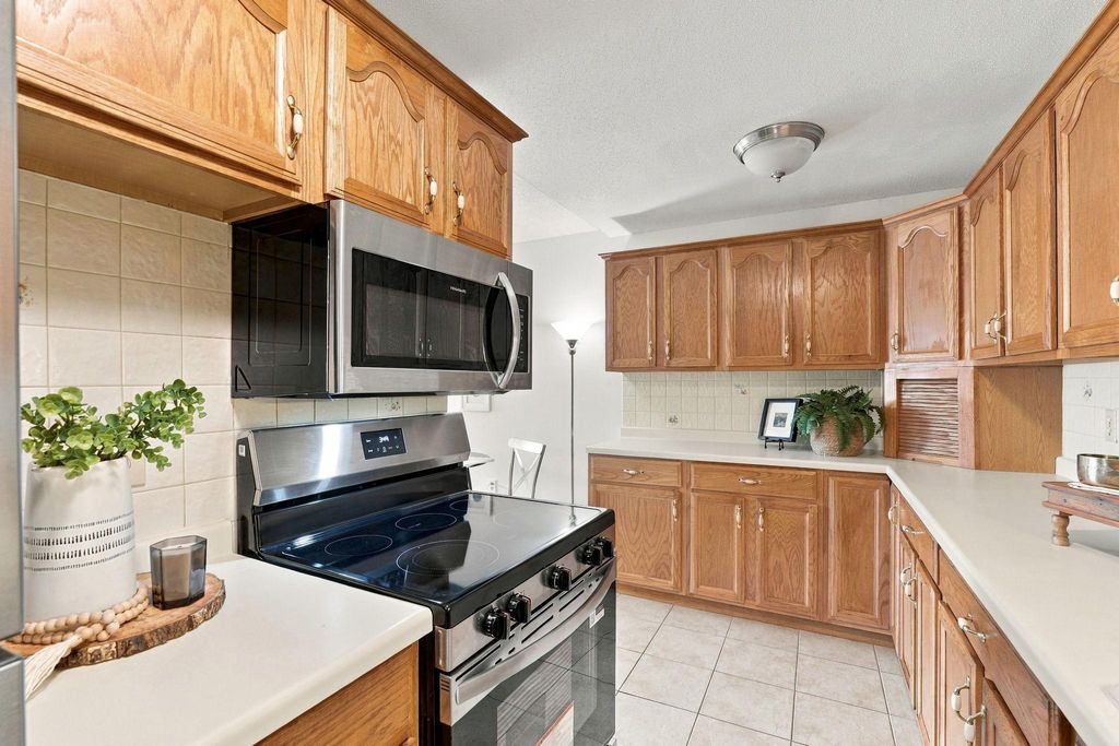 329 Geneva Avenue N 307, Oakdale, MN 55128 — photo 3