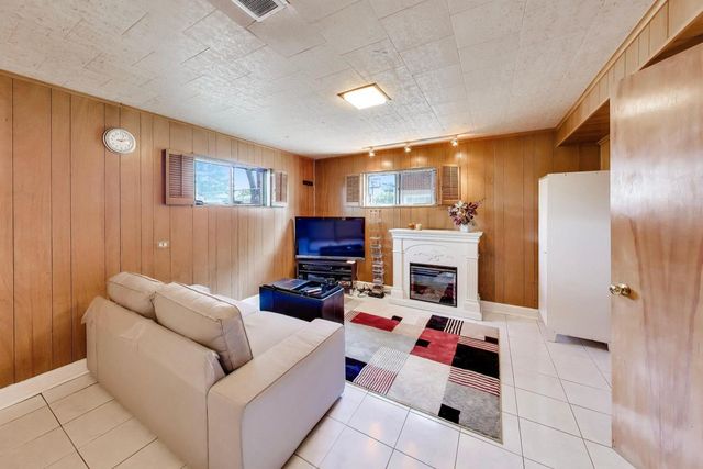 8919 Olcott Avenue, Morton Grove, IL 60053