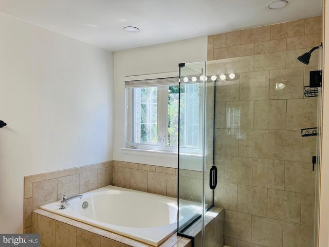 6007 NEWPORT LN, Frederick, MD 21701