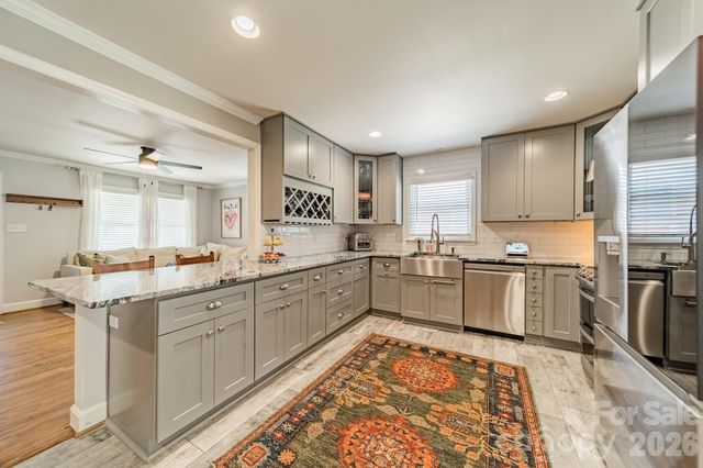 3723 Litchfield Road, Charlotte, NC 28211