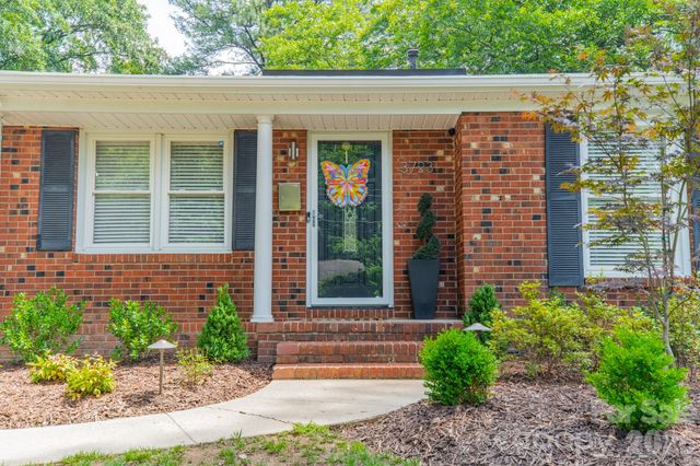 3723 Litchfield Road, Charlotte, NC 28211