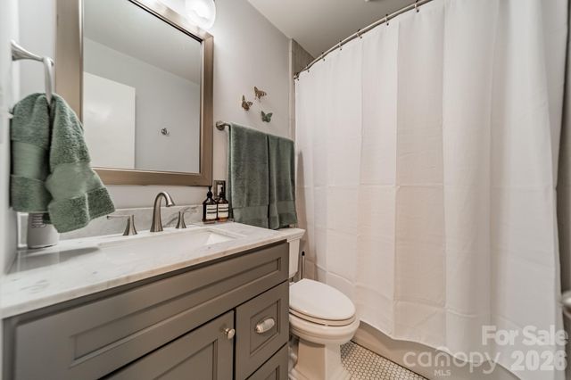 3723 Litchfield Road, Charlotte, NC 28211