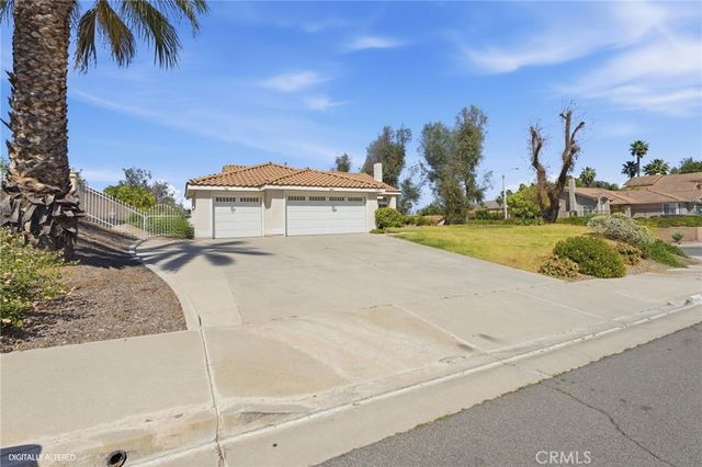 1003 Clearwood Avenue, Riverside, CA 92506