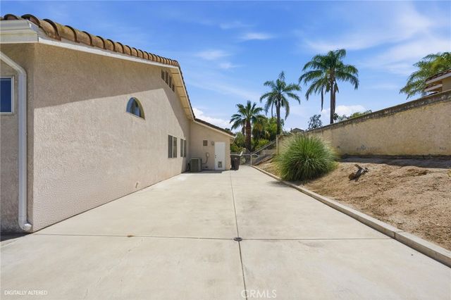 1003 Clearwood Avenue, Riverside, CA 92506