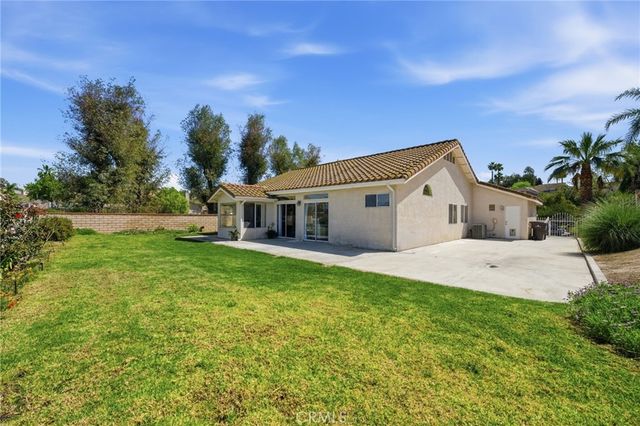 1003 Clearwood Avenue, Riverside, CA 92506