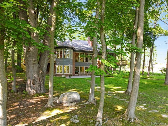 2323 Addaleen Road, Highland, MI 48357