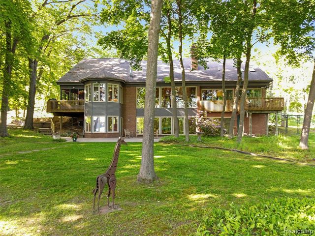 2323 Addaleen Road, Highland, MI 48357