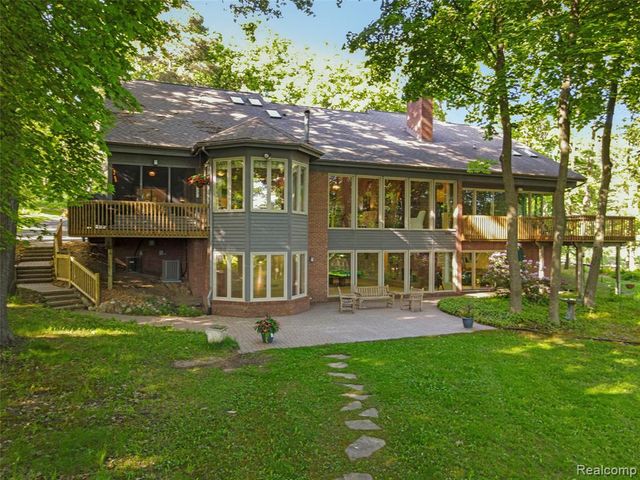 2323 Addaleen Road, Highland, MI 48357