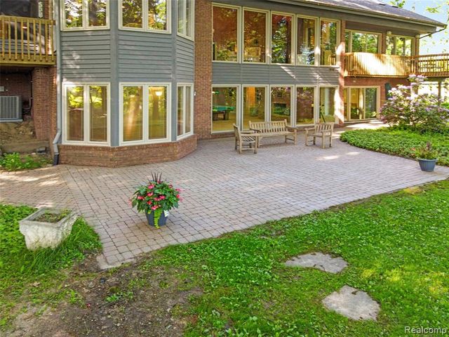 2323 Addaleen Road, Highland, MI 48357