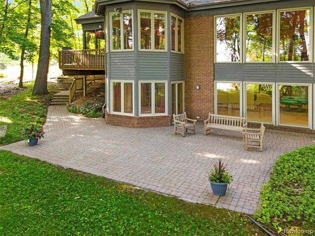2323 Addaleen Road, Highland, MI 48357