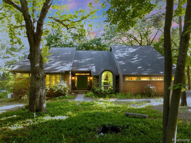 2323 Addaleen Road, Highland, MI 48357
