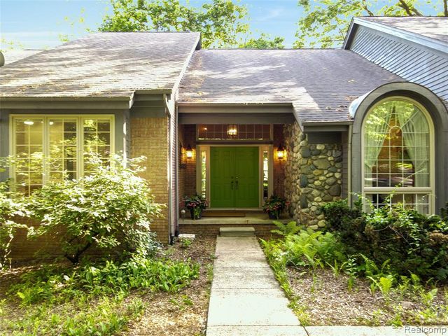2323 Addaleen Road, Highland, MI 48357