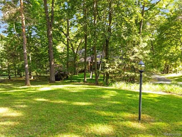 2323 Addaleen Road, Highland, MI 48357
