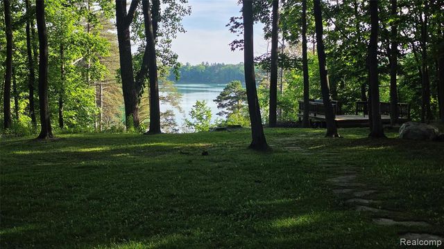 2323 Addaleen Road, Highland, MI 48357
