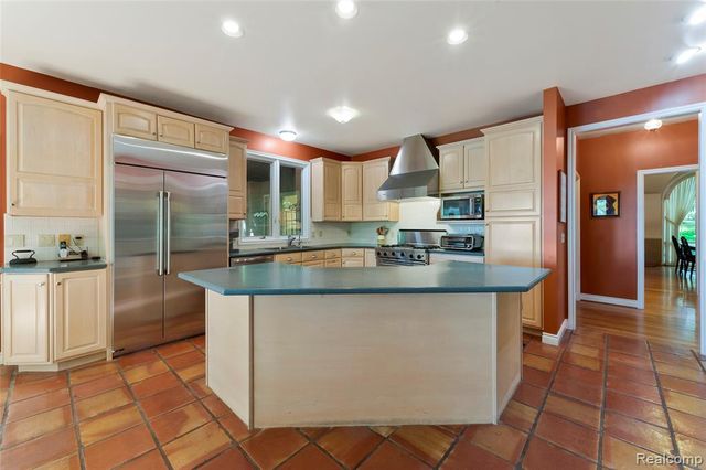 2323 Addaleen Road, Highland, MI 48357