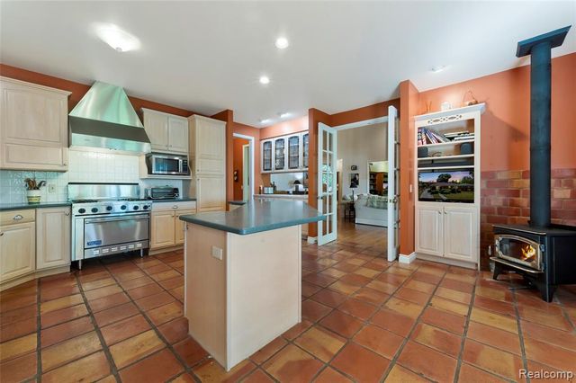 2323 Addaleen Road, Highland, MI 48357