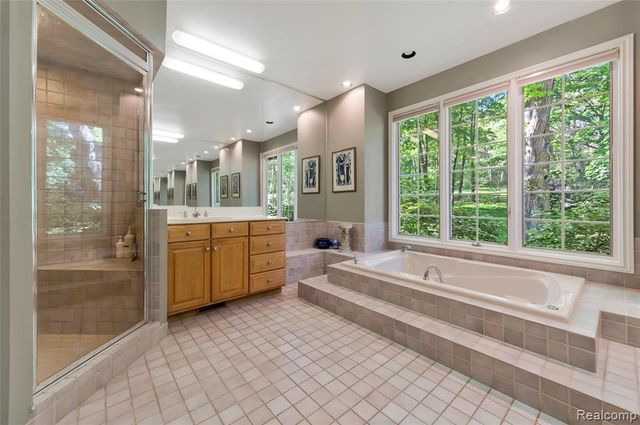 2323 Addaleen Road, Highland, MI 48357
