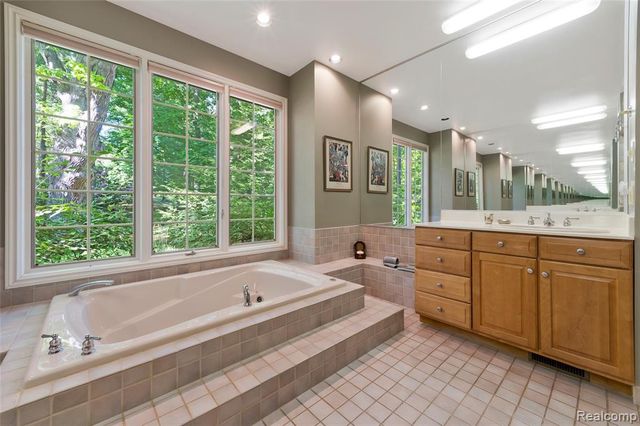 2323 Addaleen Road, Highland, MI 48357