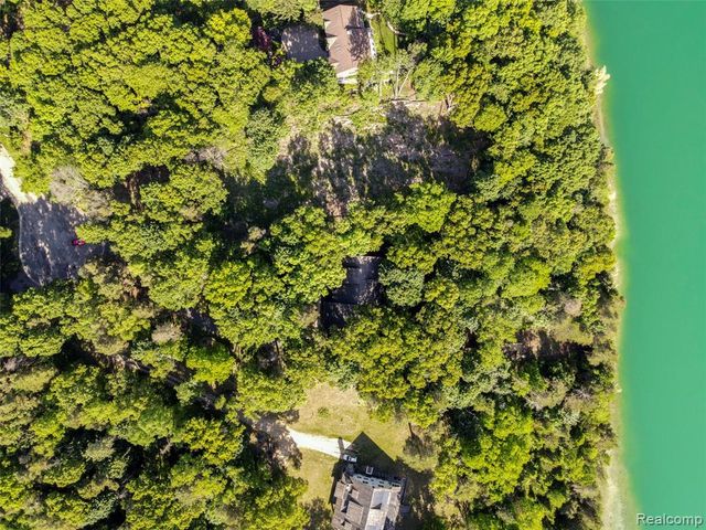 2323 Addaleen Road, Highland, MI 48357