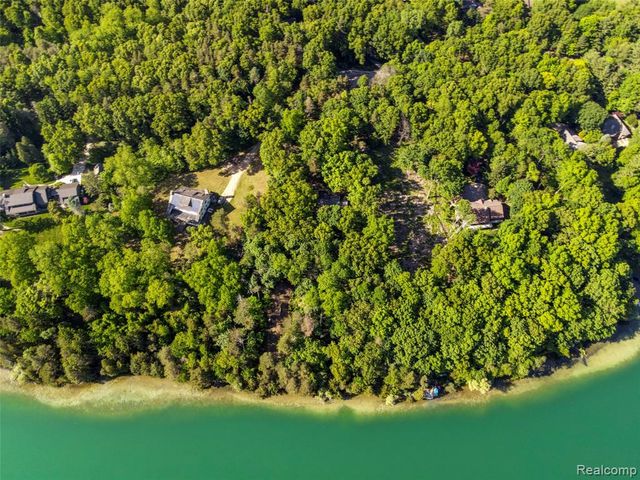 2323 Addaleen Road, Highland, MI 48357