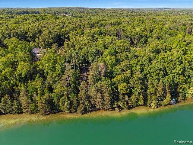 2323 Addaleen Road, Highland, MI 48357