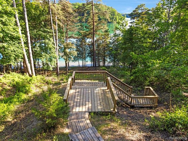 2323 Addaleen Road, Highland, MI 48357