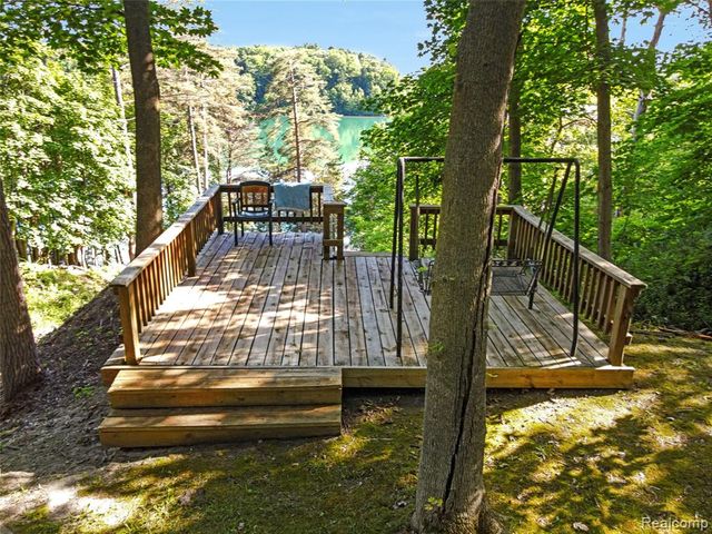 2323 Addaleen Road, Highland, MI 48357