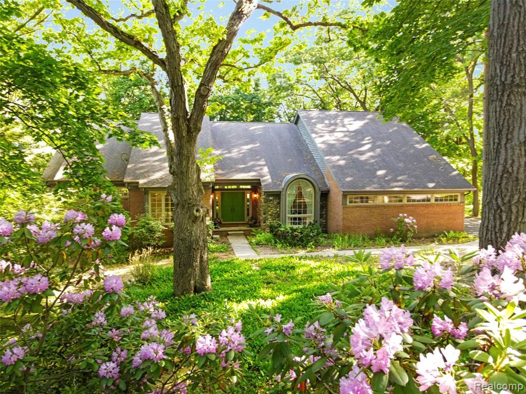 2323 Addaleen Road, Highland, MI 48357