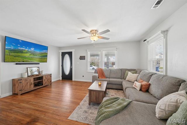 404 E Lakeview Drive, Warrenton, MO 63383