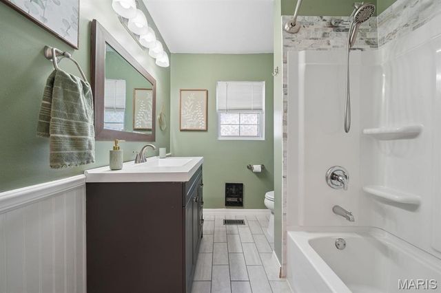 404 E Lakeview Drive, Warrenton, MO 63383