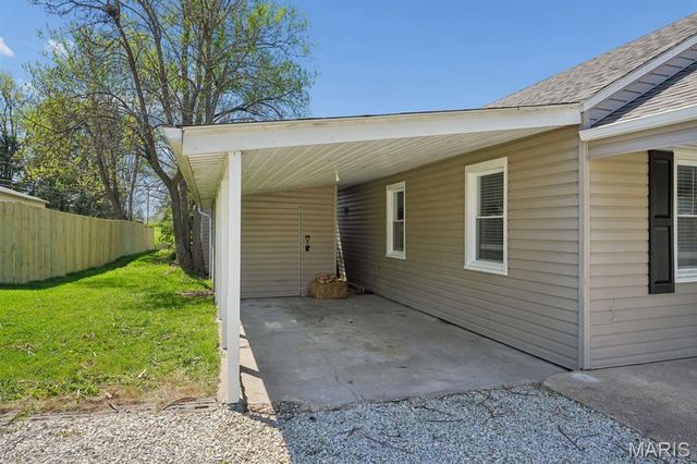 404 E Lakeview Drive, Warrenton, MO 63383