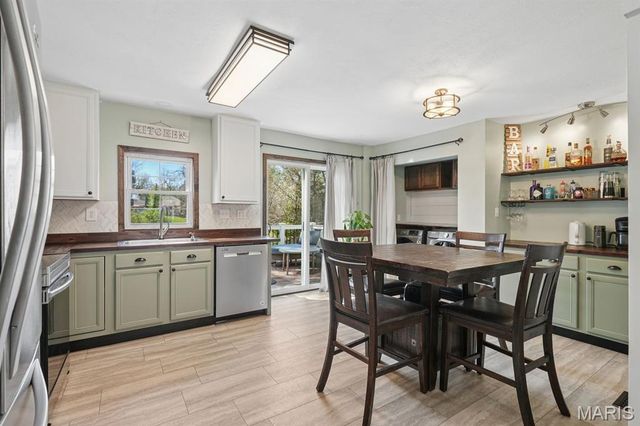 404 E Lakeview Drive, Warrenton, MO 63383