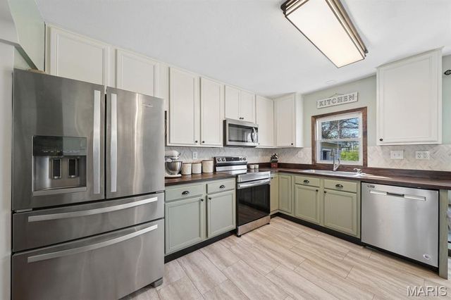 404 E Lakeview Drive, Warrenton, MO 63383