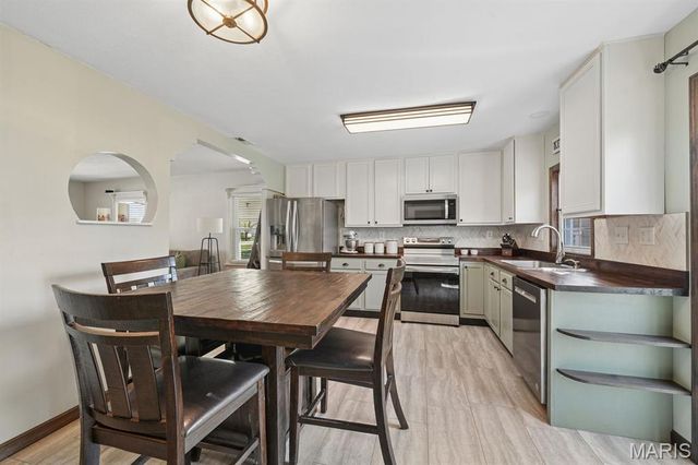 404 E Lakeview Drive, Warrenton, MO 63383