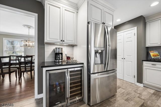 7 Robin Ct, Chester Twp., NJ 07930