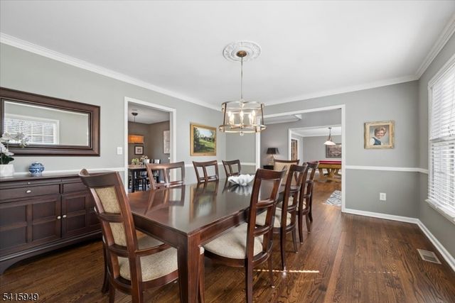 7 Robin Ct, Chester Twp., NJ 07930