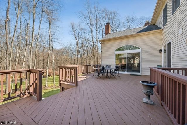 7 Robin Ct, Chester Twp., NJ 07930