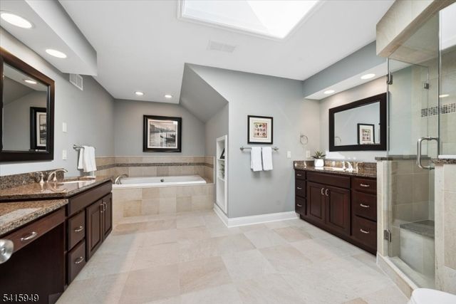 7 Robin Ct, Chester Twp., NJ 07930