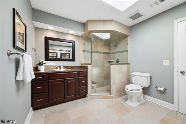 7 Robin Ct, Chester Twp., NJ 07930