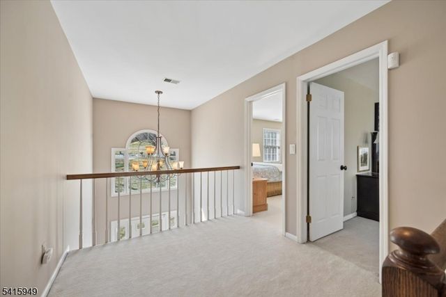 7 Robin Ct, Chester Twp., NJ 07930